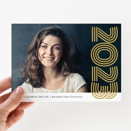 Bekanntgabe des Abschlusses zum Foto des Haushalts