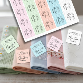 Bekleidung mit Logo und quadratischem Text Etiketten