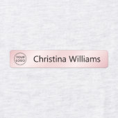 Bekleidung mit Logo und rosa Farbstoff Etiketten (Design 1)