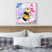 Belebte Bee Dressed Whimsy Honey Bee Pink Art Leinwanddruck (Insitu (Schlafzimmer))