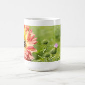 Belebte Bienen mit Dahlia und Lila Tasse (Mittel)