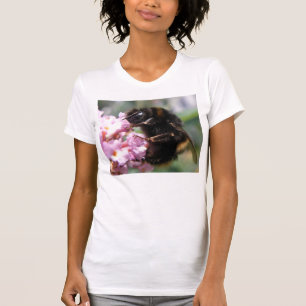 Belebte Hummel und rosa Blume T Shirt