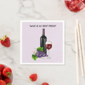 Belebte Weinflasche mit Glas Serviette (Beispiel)