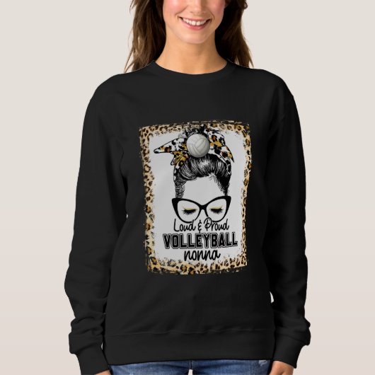 Beleuchtet Loud & Proud Volleyball Nonna Life Game Sweatshirt (Vorderseite)