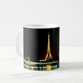 Beleuchteter Eiffelturm in Paris nachts Kaffeetasse