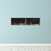 Beleuchteter Eiffelturm in Paris nachts Leinwanddruck (Insitu (Holzboden))