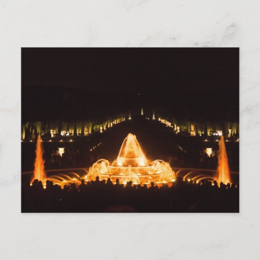 Beleuchteter Springbrunnen in Versailles bei Nacht Postkarte (Vorderseite)