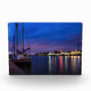Beleuchteter Volendam-Hafen nachts Fotoblock
