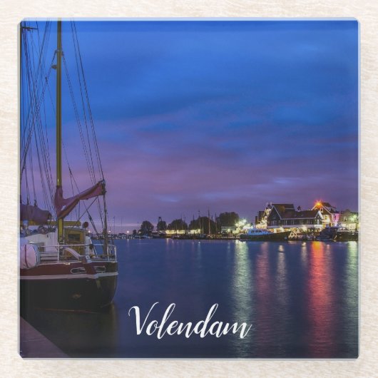 Beleuchteter Volendam-Hafen nachts Glasuntersetzer (Vorderseite)