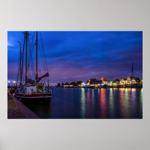 Beleuchteter Volendam-Hafen nachts Poster