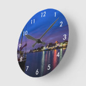 Beleuchteter Volendam-Hafen nachts Runde Wanduhr (Winkel)