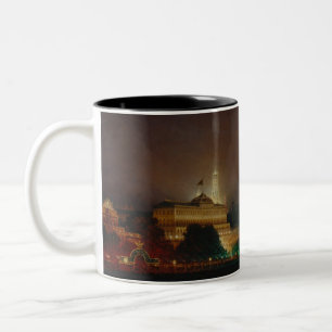 Beleuchtung des Kremls, 1883 (Öl auf Leinwand) Zweifarbige Tasse