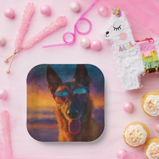 Belgian Malinois Wearing Sunglasses Pappteller (Party)