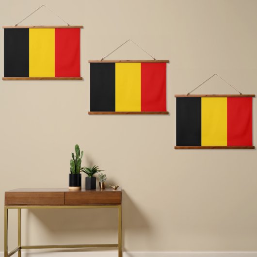 Belgien-Flagge Wandteppich Mit Holzrahmen (Asymmetrisch)