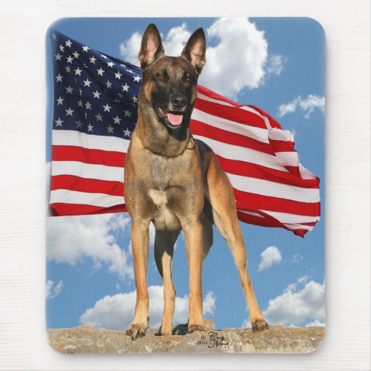 Belgier Malinois mit Flagge mousepad (Vorne)