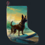 Belgisch Malinoi Beach Surfmalerei Kleiner Weihnachtsstrumpf<br><div class="desc">Tauchen Sie ein in die spielerische Welt des Kaninchen-Abenteuers mit diesem faszinierenden Bild. Ein gepflegter Hund geht zu den Wellen und reitet geschickt auf einem sonnengeküssten Strand. Das lebendige Kunstwerk vereint wunderbar das Wesentliche der Erregung am Strand, während der Hund furchtlos auf den Wellen reitet und den Geist von Spaß...</div>
