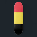 belgische Flagge Skateboard<br><div class="desc">Dieses Design ist mit der Nationalflagge von Belgien (offiziell das Königreich Belgien), ein Land in der Western Europa. Belgien grenzt im Norden an die Niederlande, im Osten an Deutschland, im Südosten an Luxemburg, im Südwesten an Frankreich und im Nordwesten an die Nordsee. Die größte Stadt und die Hauptstadt Belgiens ist...</div>