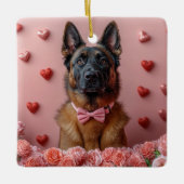 Belgische Malinois mit Rose - Valentinstag Keramikornament (Vorderseite)