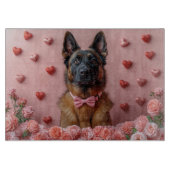 Belgische Malinois mit Rose - Valentinstag Schneidebrett (Vorderseite)