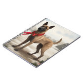Belgischer Malinois-Hund zu Schneeschweihnachtsfes Notizblock (Linke Seite)