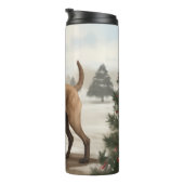 Belgischer Malinois-Hund zu Schneeschweihnachtsfes Thermosbecher (Nach rechts gedreht)