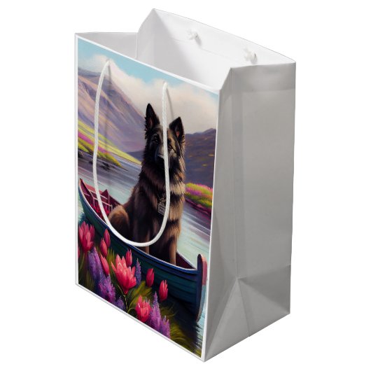 Belgischer Schäferhund auf einem Paddel: Ein Lands Mittlere Geschenktüte (Rückseite Schrägansicht)