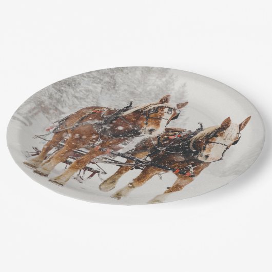 Belgisches Pferdeteam Wintery Weihnachtszene Pappteller (Schrägansicht)