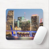 Belichtete Skyline von im Stadtzentrum gelegenem Mousepad (Mit Mouse)