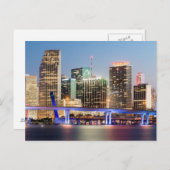 Belichtete Skyline von im Stadtzentrum gelegenem Postkarte (Vorne/Hinten)