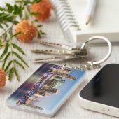 Belichtete Skyline von im Stadtzentrum gelegenem Schlüsselanhänger (Vorderseite rechts)