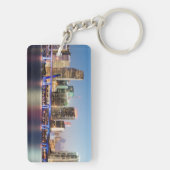 Belichtete Skyline von im Stadtzentrum gelegenem Schlüsselanhänger (Rückseite)