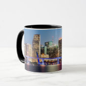 Belichtete Skyline von im Stadtzentrum gelegenem Tasse (Vorderseite Links)