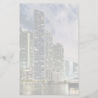 Belichtete Türme in der Miami-Fluss-Ufergegend Briefpapier