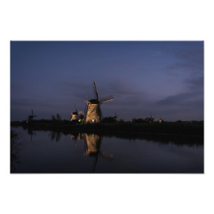 Belichtete Windmühle am blauen Stunden-Fotodruck Fotodruck
