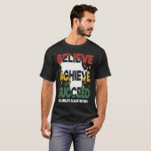 Believe Achieve Succeed Black History Month Black T-Shirt (Vorne ganz)