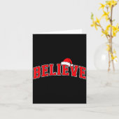 Believe Christmas Varsity Text With Santa Hat Fami Karte (Gelbe Blume)
