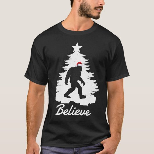 Believe In Bigfoot Christmas Sasquatch Santa Hat T-Shirt (Vorderseite)