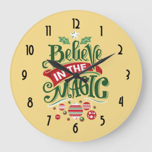 Believe in the Magic Christmas Typography Große Wanduhr
