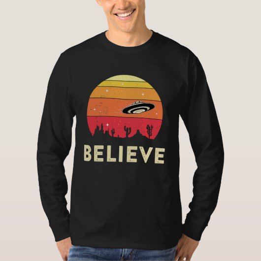Believe In UFOs UFO Believer Alien Ufology Flying T-Shirt (Vorderseite)