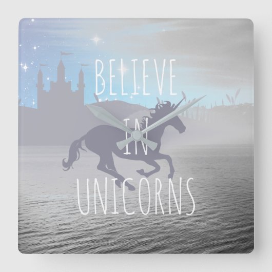 Believe in Unicorns Whimsical Art Quadratische Wanduhr (Vorderseite)
