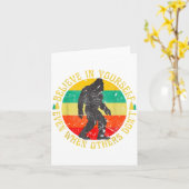 Believe In Yourself Sasquatch Funny Motivational B Karte (Gelbe Blume)