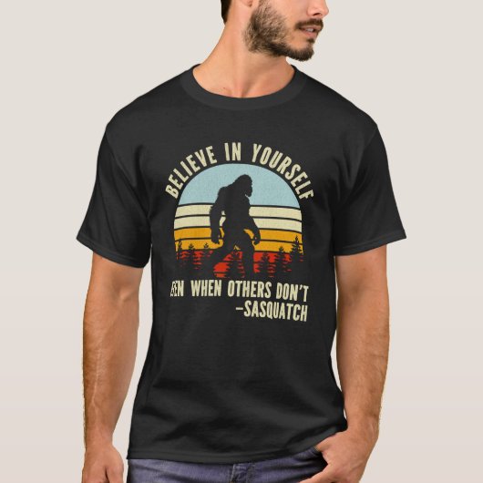 Believe In Yourself Sasquatch Funny Motivational  T-Shirt (Vorderseite)
