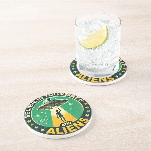 Believe in Yourself with Aliens Round Sign Getränkeuntersetzer (Seite)