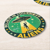 Believe in Yourself with Aliens Round Sign Runder Pappuntersetzer (Angewinkelt)