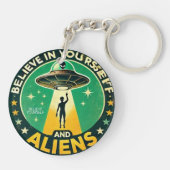 Believe in Yourself with Aliens Round Sign Schlüsselanhänger (Rückseite)