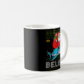 Believe Xmas Funny Santa Riding Shark Ugly Christm Kaffeetasse (VorderseiteRechts)