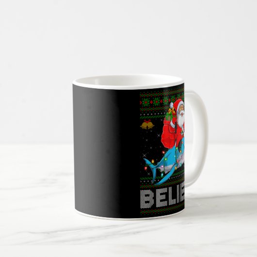 Believe Xmas Funny Santa Riding Shark Ugly Christm Kaffeetasse (VorderseiteRechts)