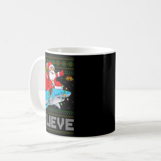Believe Xmas Funny Santa Riding Shark Ugly Christm Kaffeetasse (Vorderseite Links)
