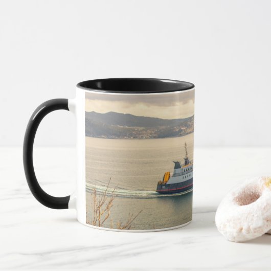 Bell Island-Fähre Tasse (Mit Donut)