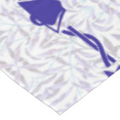 Bell- und Granatapfelmotiv auf Blätter Tischdecke (Schrägansicht)